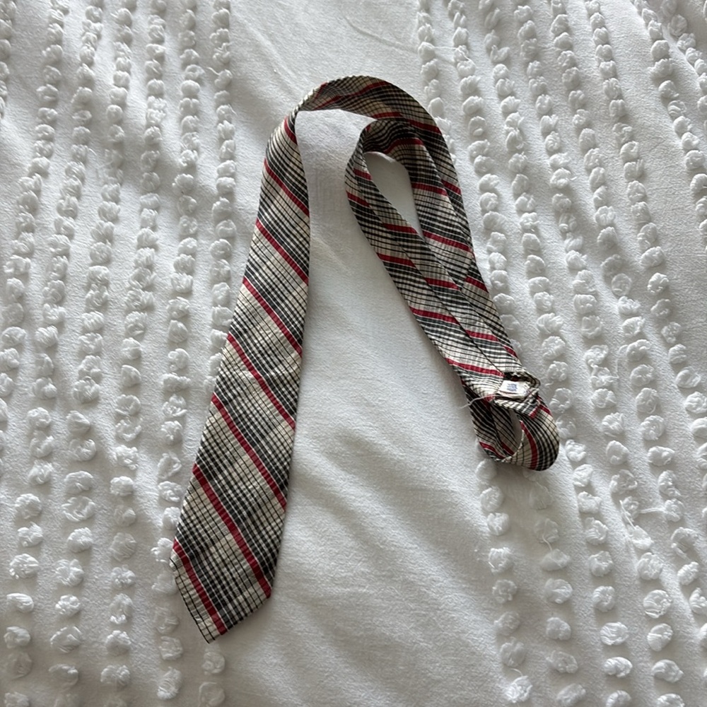 Vintage Pilgrim Plaid Tie in Red and Black